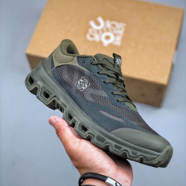 LW On Cloudventure - Sneakers