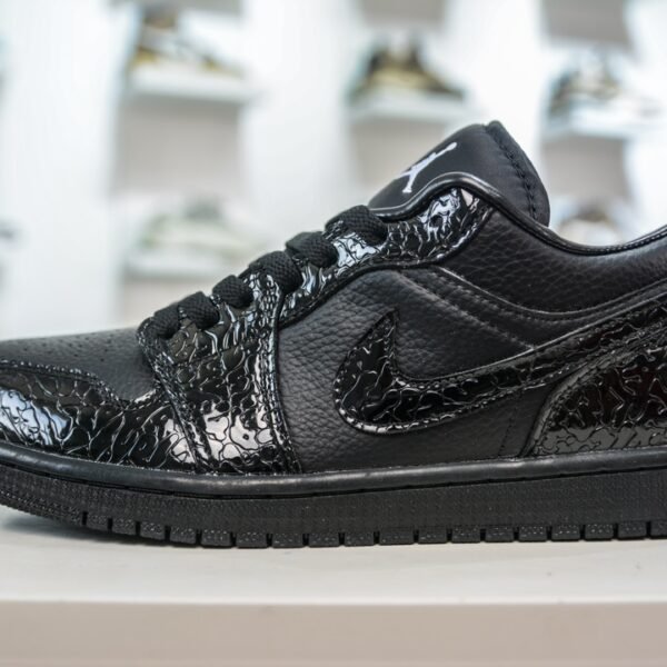 NK Air Jordan 1 Low SE Black Patent Leather - Sneakers