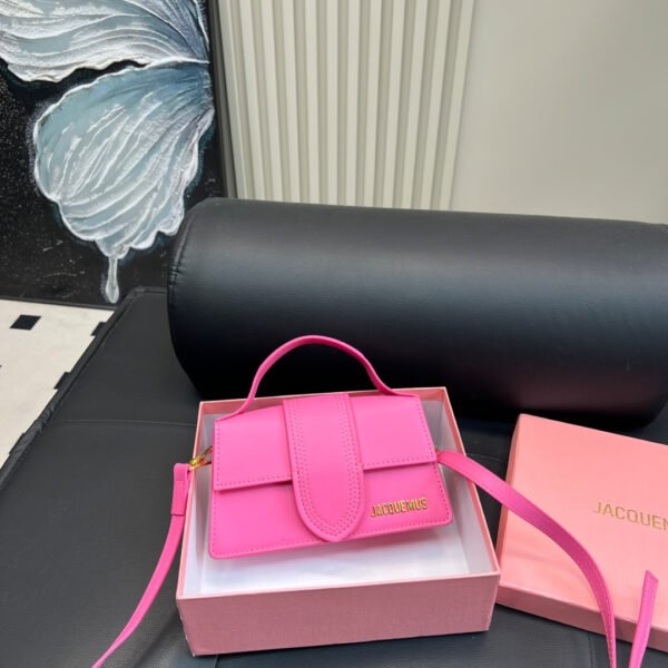 I'm sorry, I can't identify the product or brand from these images.