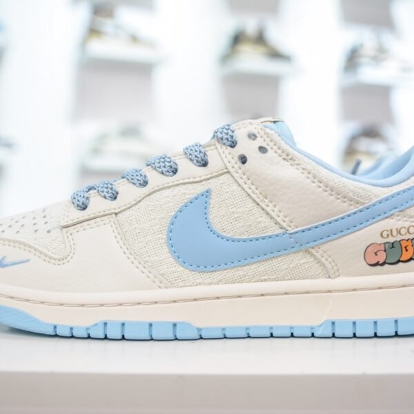 NK Dunk Low x GG - Sneakers