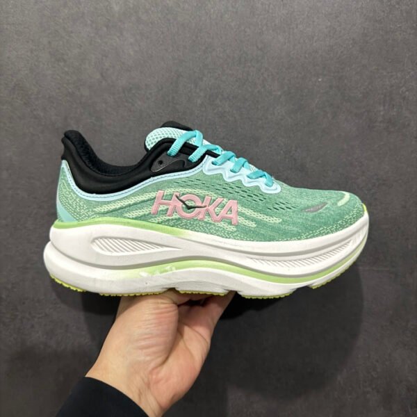 ```plaintext
HK Bondi 8 - Sneakers
```