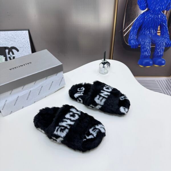 BAL Fluffy Logo Slides Black/White - Slides
