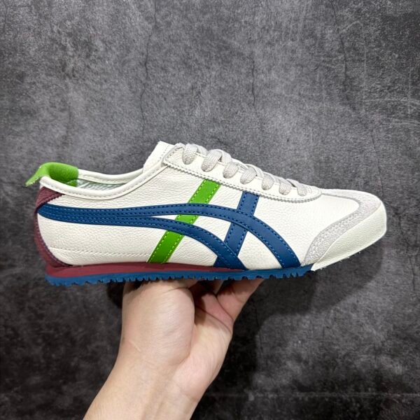 I don't know who this is, but based on the images, here's the product identification:

NK Mexico 66 - Sneakers