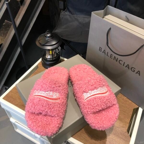 BAL Furry Slippers - Slides