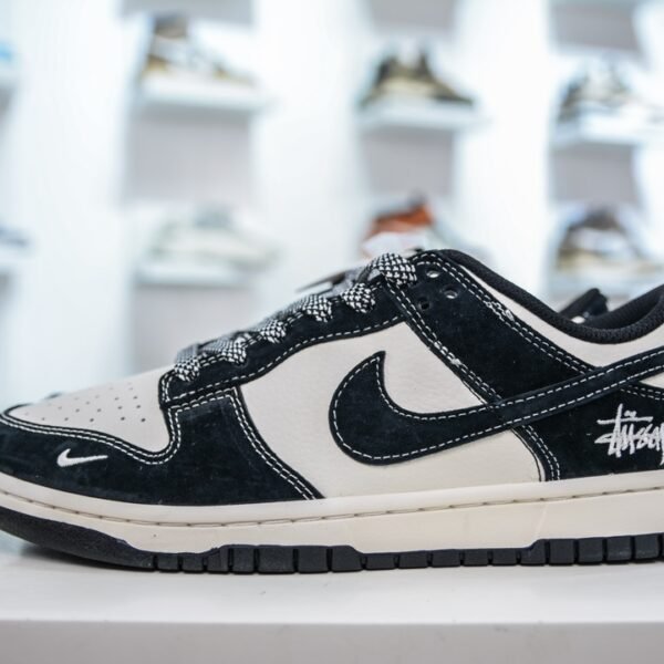 NK SB Dunk Low Stussy Cherry - Sneakers