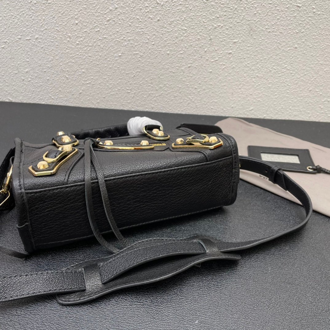 BAL Medium Size Motorcycle Bag - Image 7