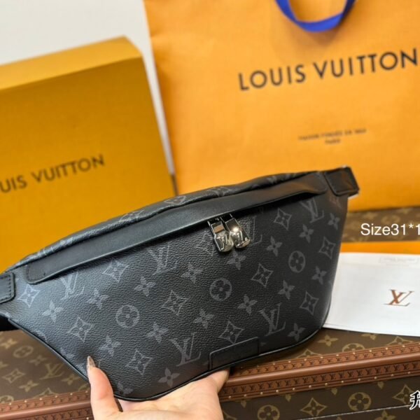 LV Discovery Bumbag Monogram Eclipse - Bag