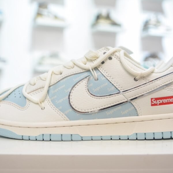 NK SB Dunk Low x Supreme - Sneakers