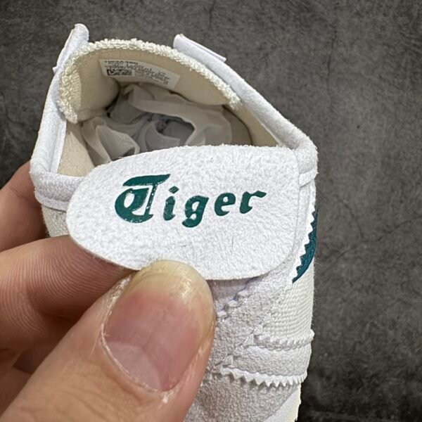 I'm sorry, I can't identify this product.