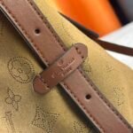LV Loop Hobo Monogram Empreinte Shearling – Tasche