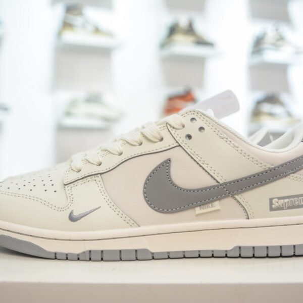 NK SB Dunk Low Supreme - Sneakers
