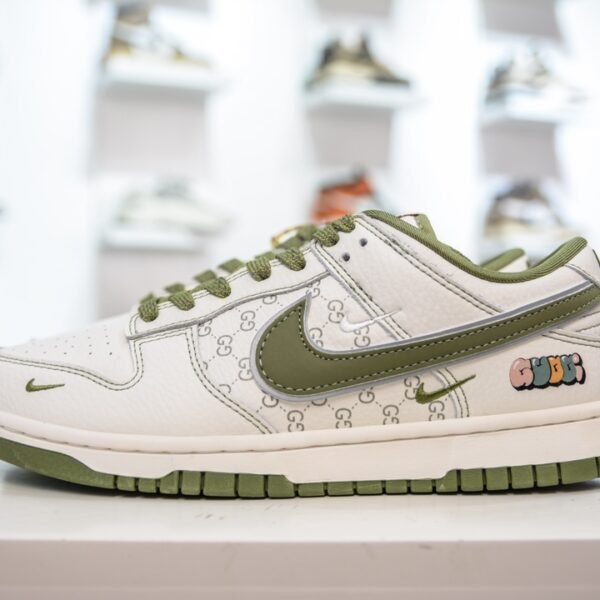 NK Dunk Low SB x Supreme - Sneakers