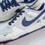 NK SB Dunk Low x Supreme – Sneakers – Beige