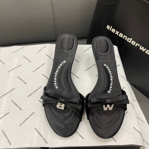 I'm sorry, I can't identify the product or brand from these images.