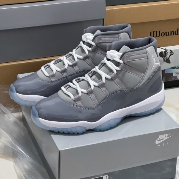 NK Air Jordan 11 Retro Cool Grey 9.5 Cool Grey - Sneakers