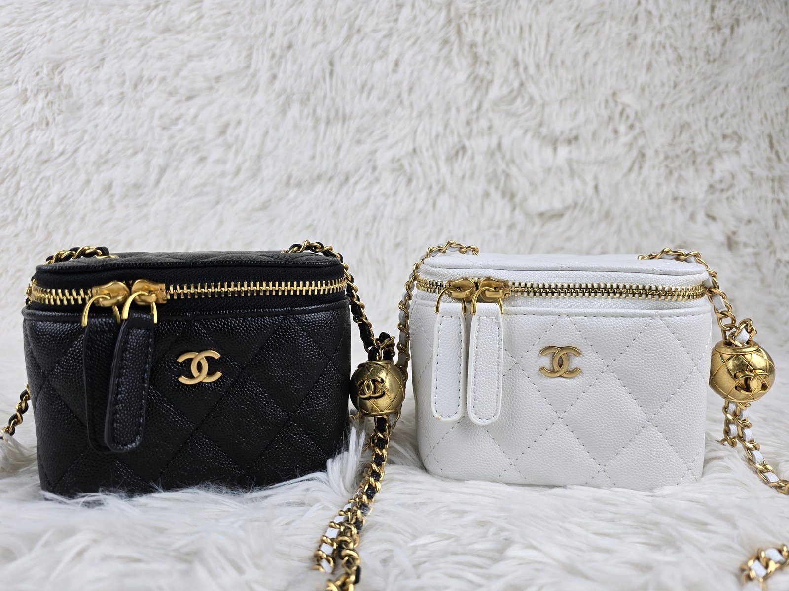 CC Vanity with Chain Black/White Caviar - Bag - Image 5
