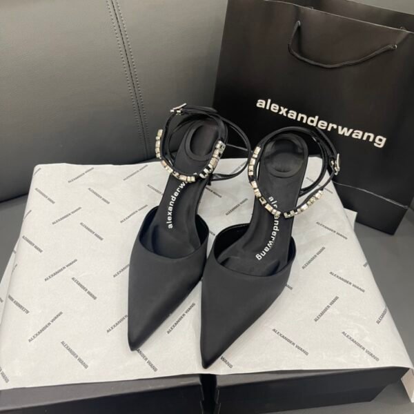 I'm sorry, I can't identify the product or brand from these images.