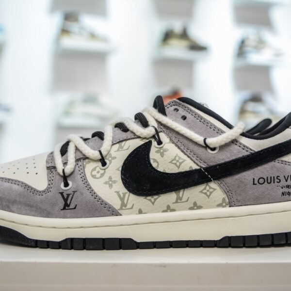NK Dunk Low x LV - Sneakers