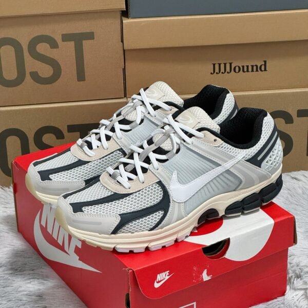 NK Zoom Vomero 5 - Sneakers