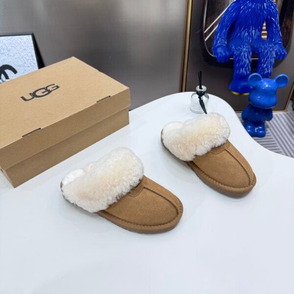 UGG Scuffette II Chestnut Sheepskin - Shoes