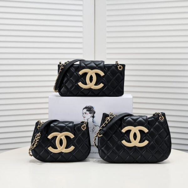 CC 19 Waist Bag Black Leather - Bag
