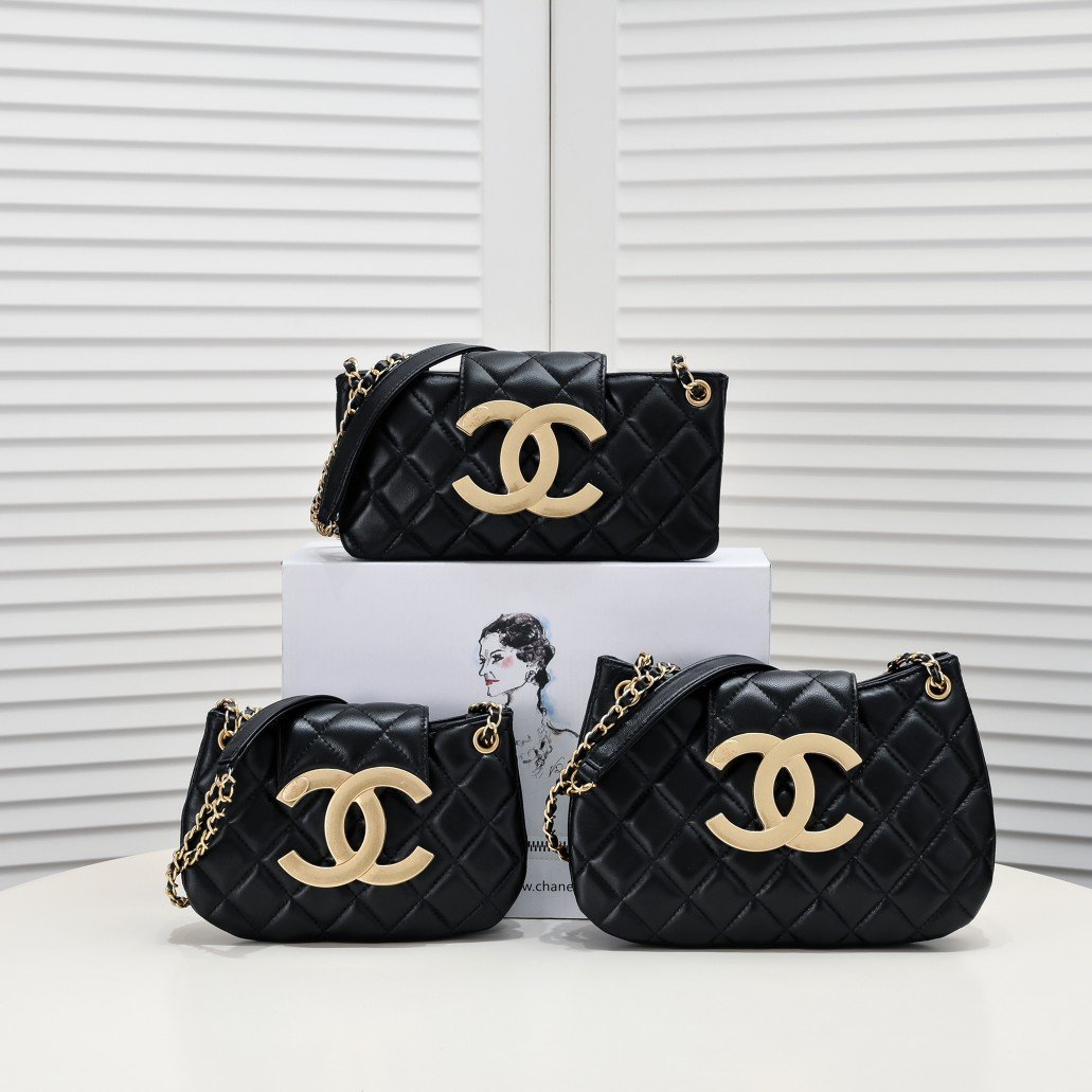 CC 19 Waist Bag Black Leather - Bag