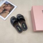MIU Logo Platform Slides – Slide
