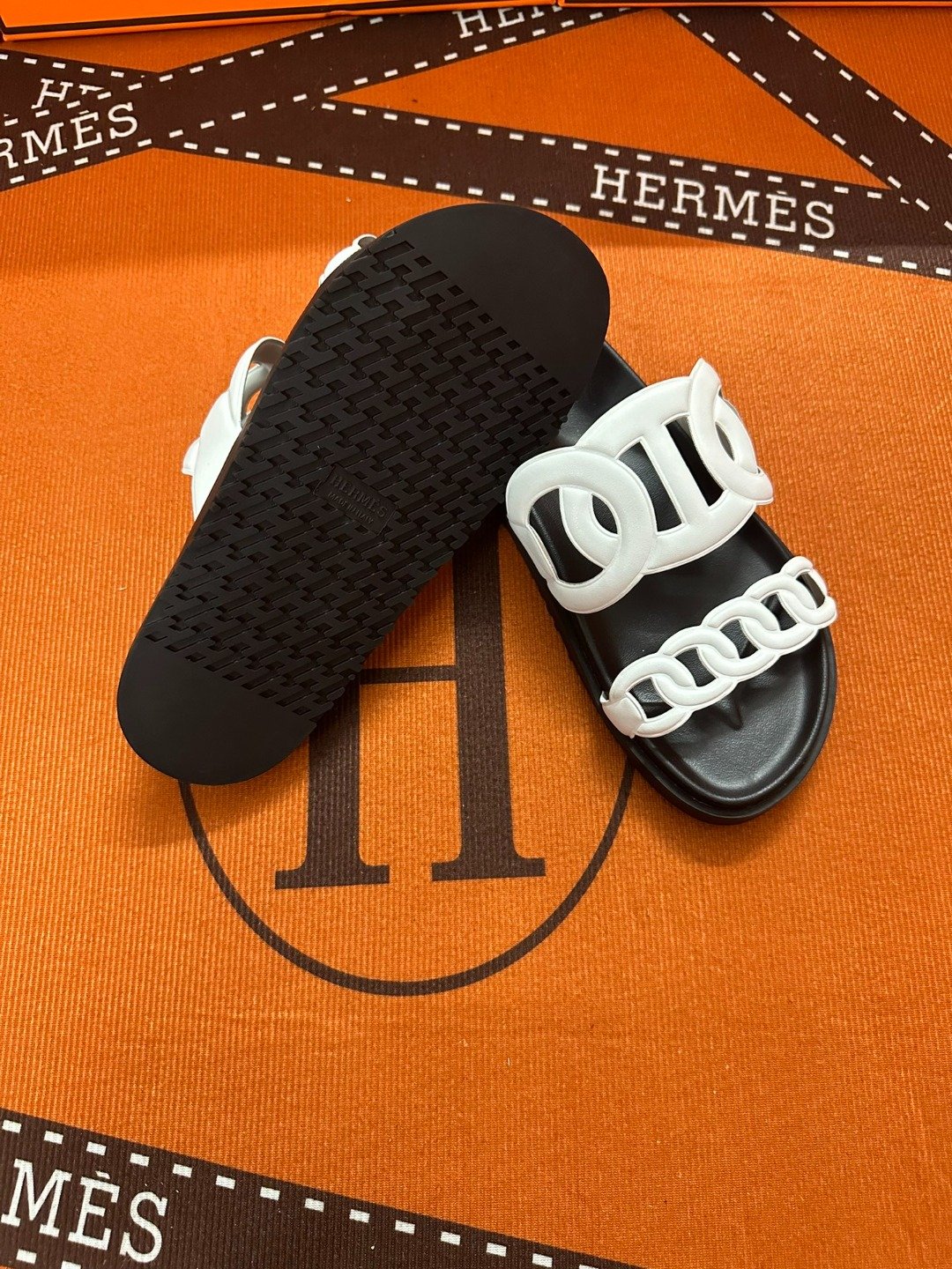 HM Oran Sandals White/Black - Slides - Image 3