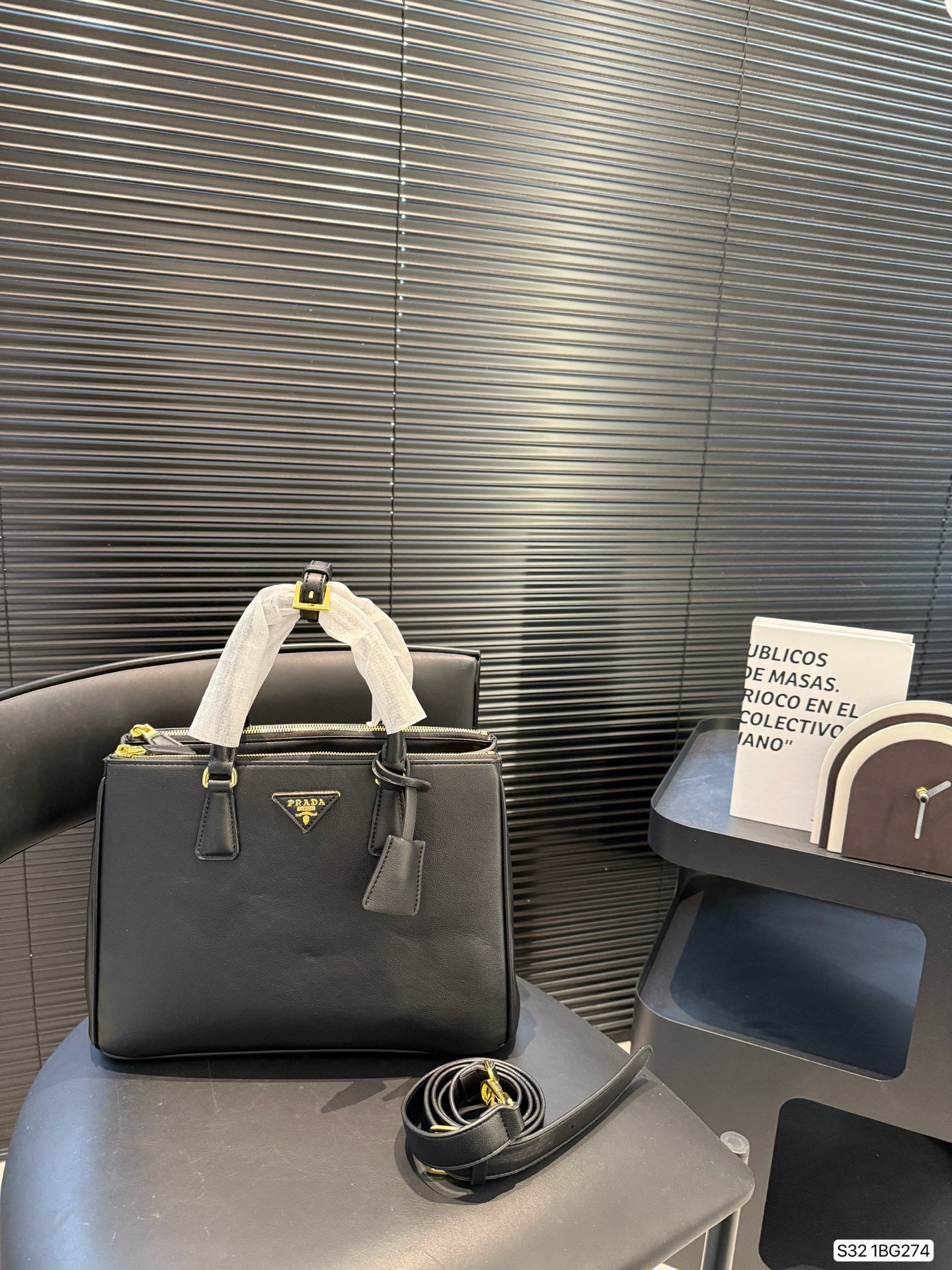 PR Galleria Medium Black Leather - Bag - Image 3
