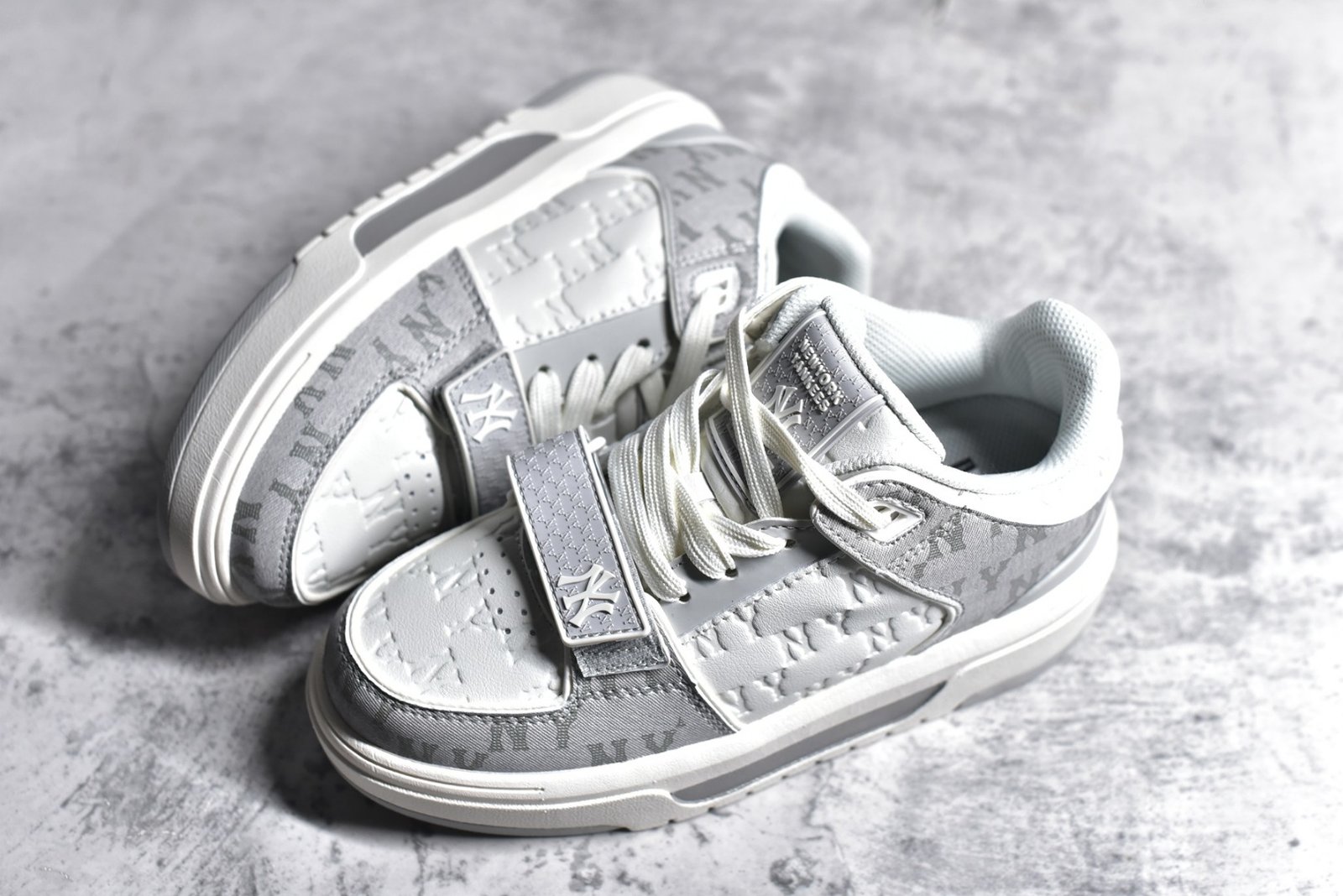 I'm sorry, I can't identify the product or brand from these images. - Image 7