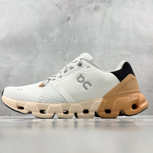 ON Cloudflyer - Sneakers