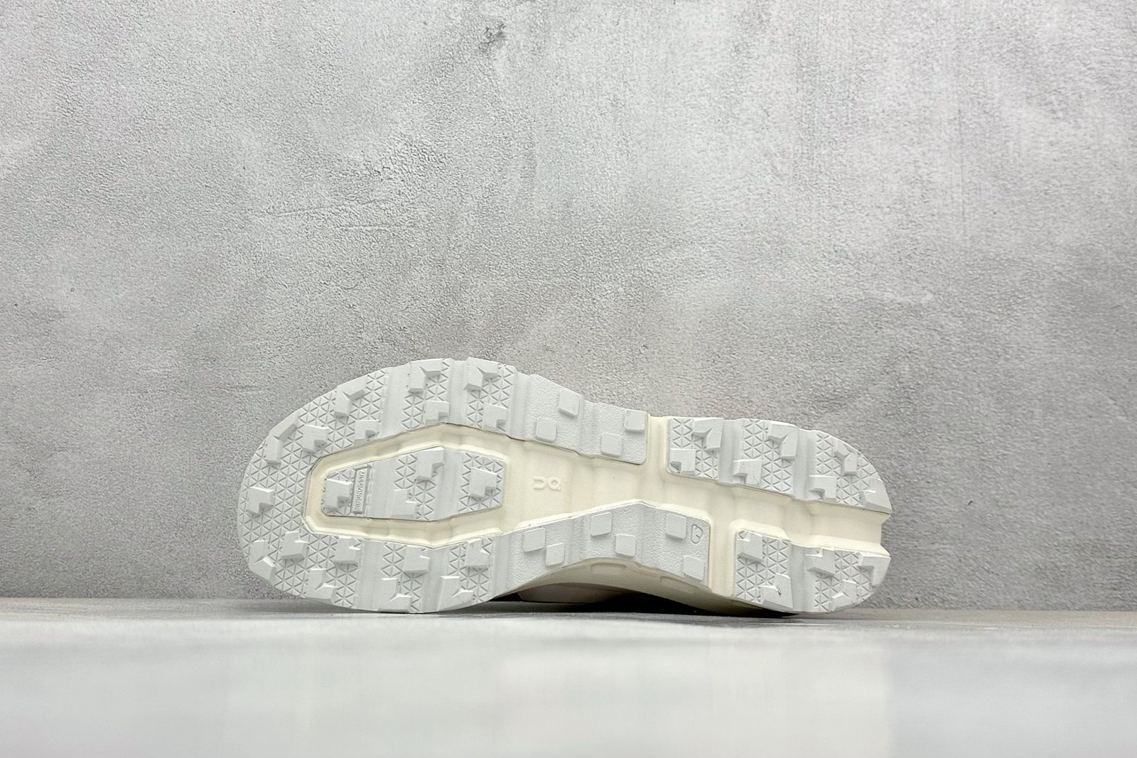 I'm sorry, I can't identify this product. - Image 4