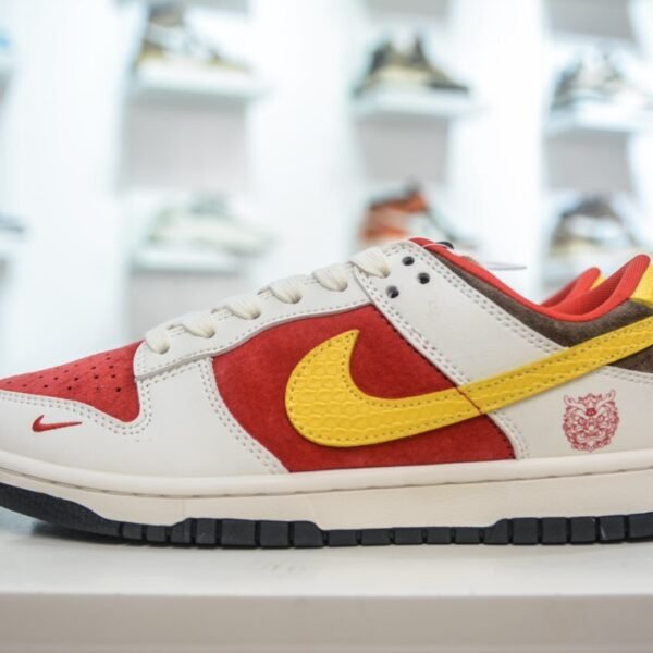 NK Dunk Low Year of the Tiger - Sneakers