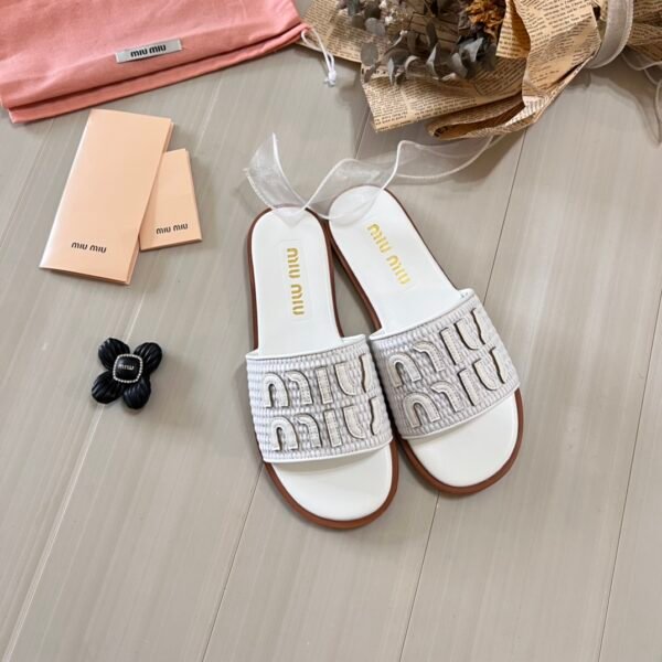 MIU Woven Logo Slides - Slides