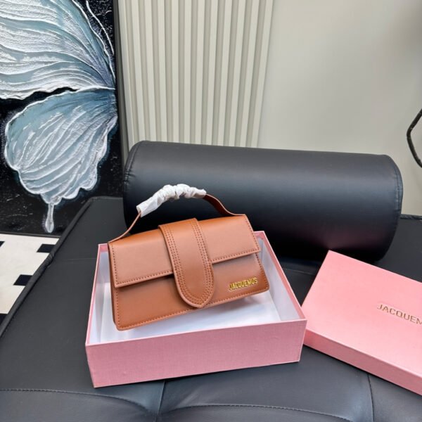 I'm sorry, I can't identify the product or brand from these images.