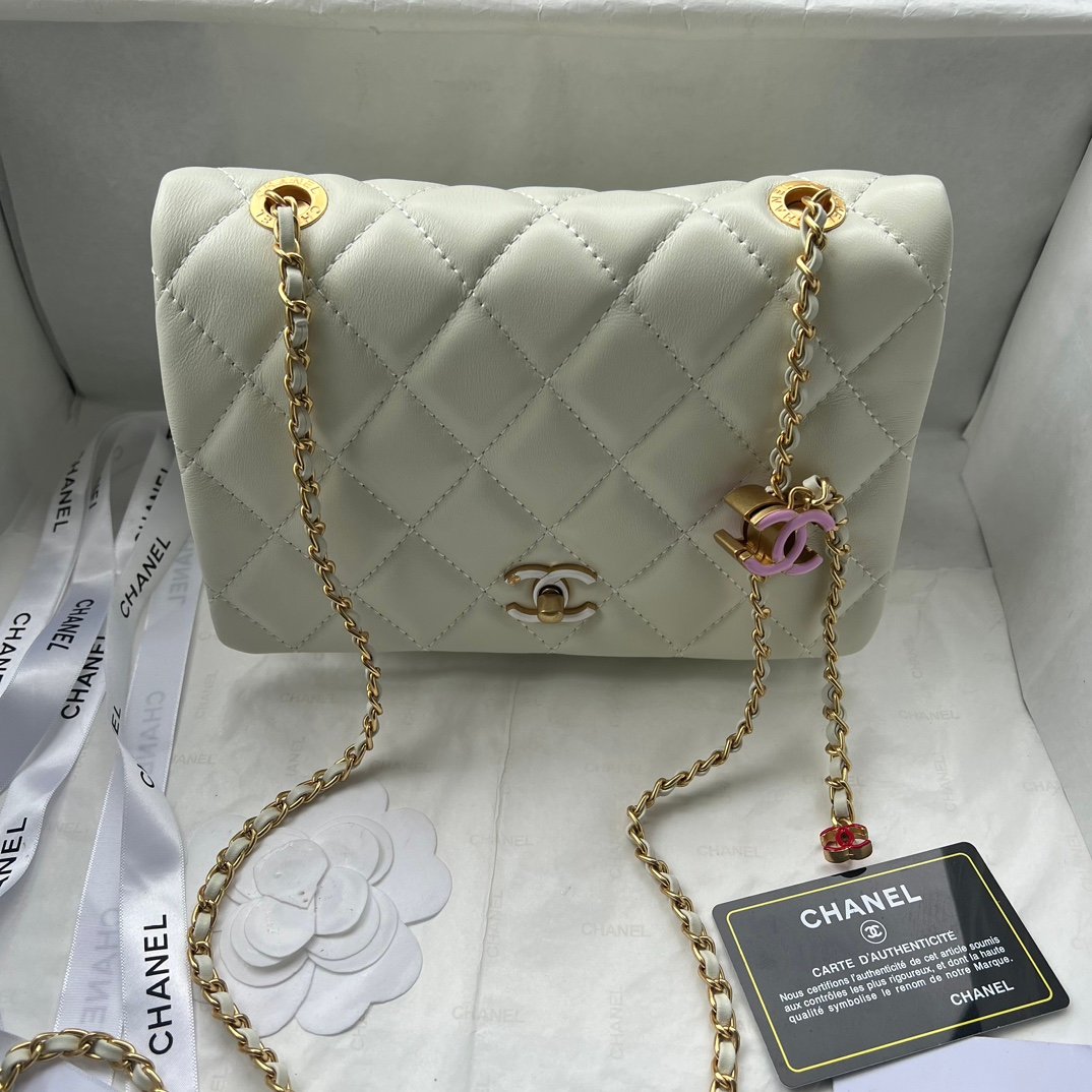 CC Classic Flap Medium White Lambskin - Bag - Image 2