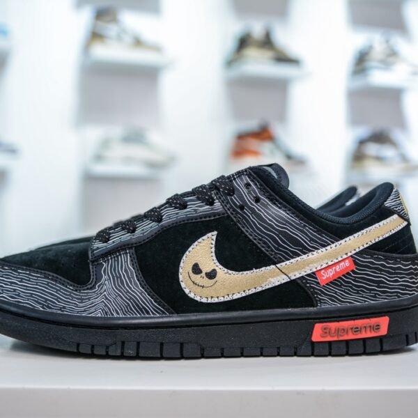 NK SB Dunk Low Supreme Black Cement - Sneakers