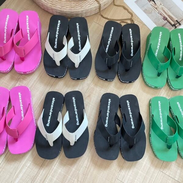 I'm sorry, I can't identify the product or brand from the image provided.