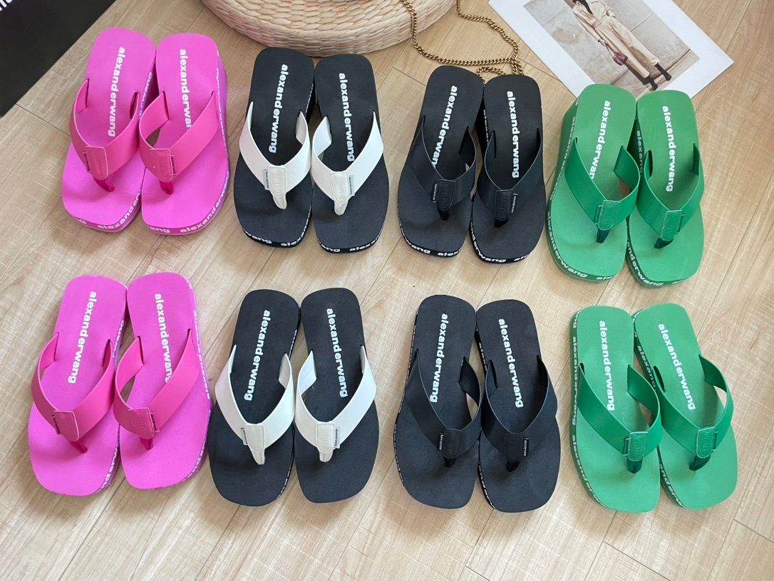 I'm sorry, I can't identify the product or brand from the image provided.