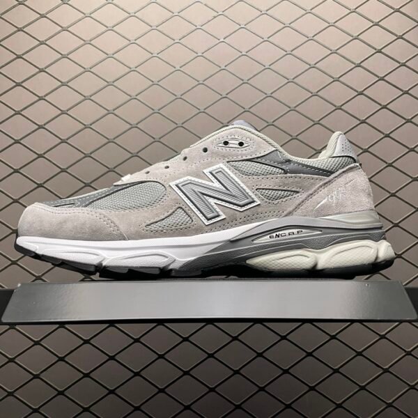 NB 990v3 - Sneakers