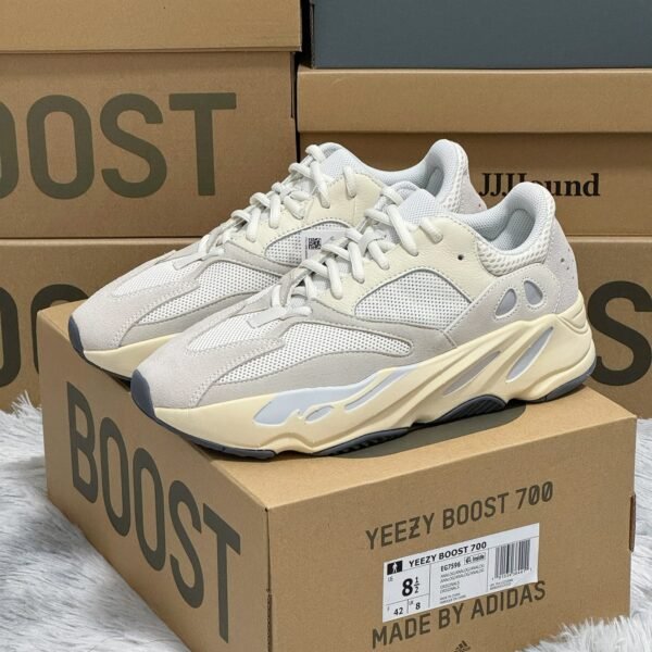 AD Yeezy Boost 700 - Sneakers