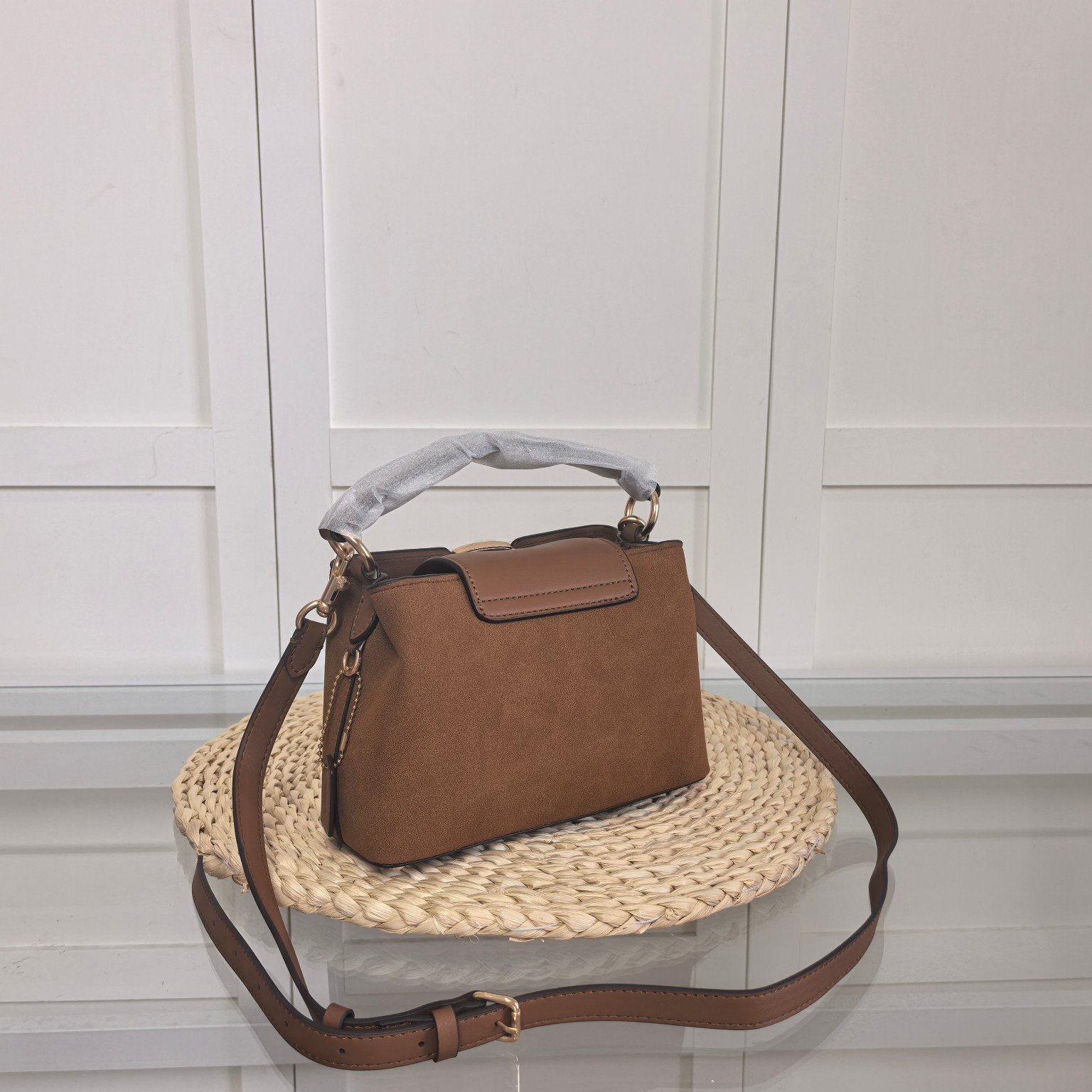 I can't identify the brand or model of this product. - Image 4