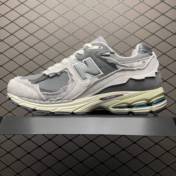 NB 2002R Protection Pack - Sneakers