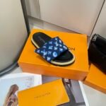 LV Pool Pillow Comfort – Slide