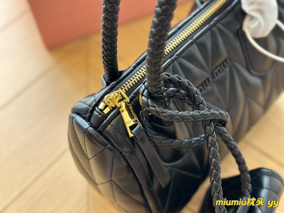 MIU Wander Matelassé Black Leather - Bag - Image 9