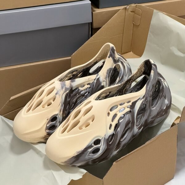 AD Yeezy Foam Runner - Shoes