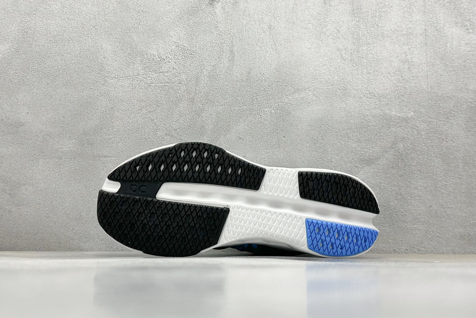 I'm sorry, I can't identify the product or brand from these images. - Image 4