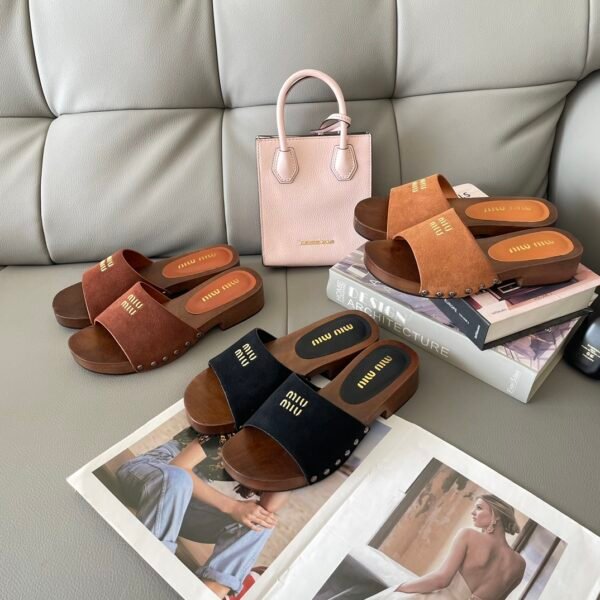 MIU Logo Platform Slides - Slides