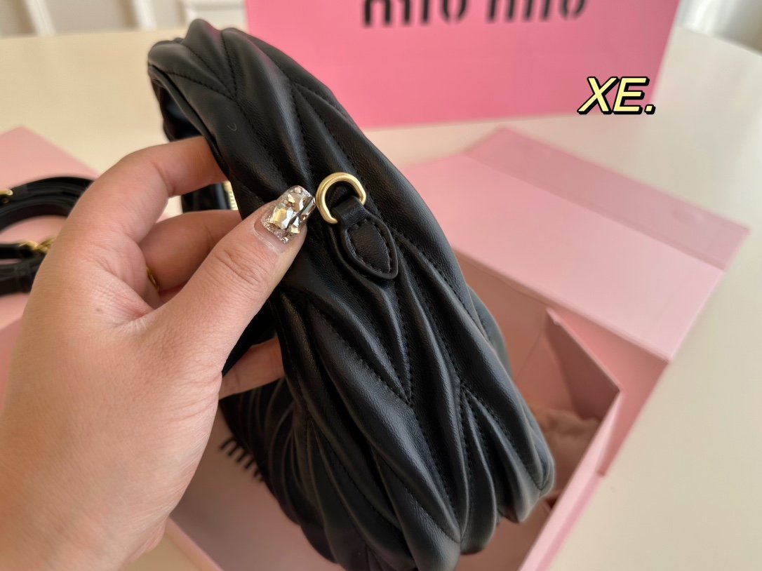MIU Wander Matelassé Black Leather - Bag - Image 4