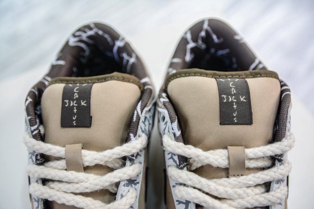 NK Dunk Low Pro SB Reese Forbes Hunter Brown/Beige - Sneakers - Image 7